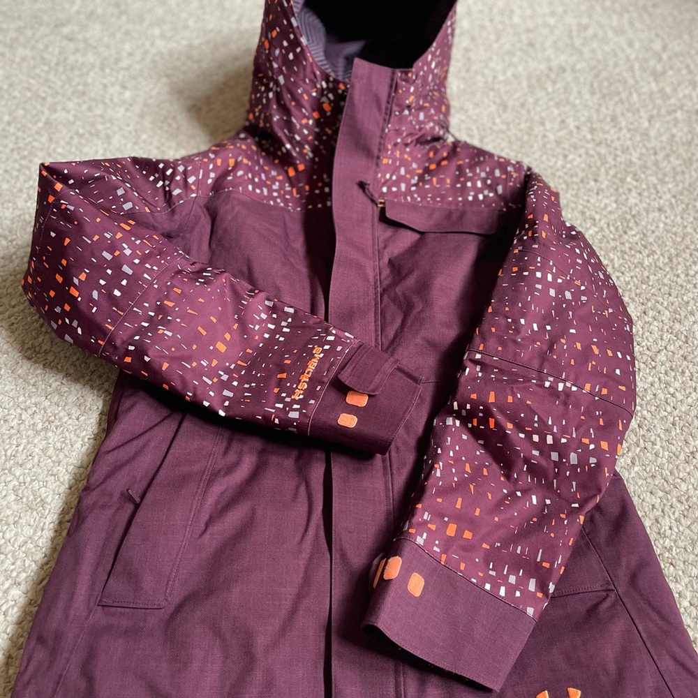 women’s UA Storm XS ski/ snowboard jacket. Eggplant/ melon color!